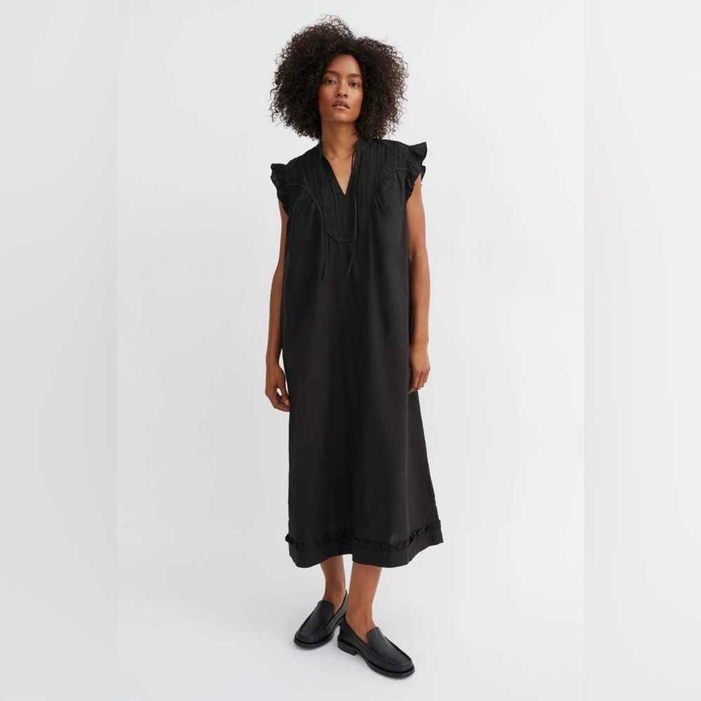 Skall Studio Robe Aurora in Black